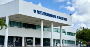 Professores de Dias d’Ávila paralisam atividades por reajuste e plano de carreira; prefeitura pede prazo