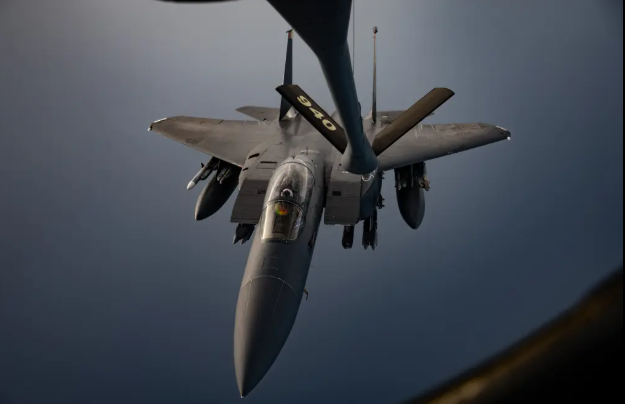 Resgate audacioso: como os EUA salvaram o piloto em solo iraniano usando inteligência da CIA