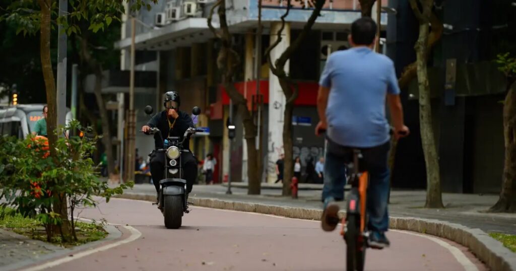 Salvador deve iniciar fiscalização de ciclomotores com exigência de habilitação e emplacamento