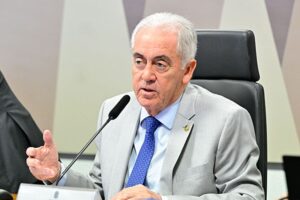 Senado aprova redução de jornada de trabalho para enfermagem em pauta-bomba para governo