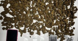 Suspeito é preso por tráfico com 1,5kg de maconha na RMS