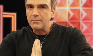 Tadeu Schmidt se emociona ao falar do irmão Oscar: “Geração atual não entende seu tamanho”