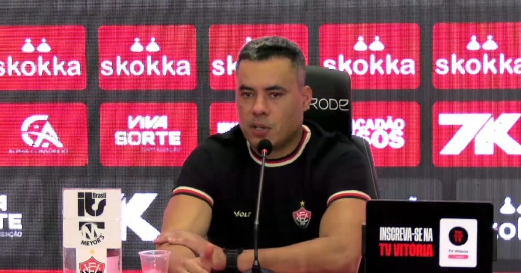 Jair Ventura valoriza opções do Vitória após goleada sobre o Coritiba no Brasileirão: "Estamos bem servidos"