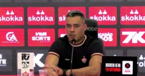 Jair Ventura valoriza opções do Vitória após goleada sobre o Coritiba no Brasileirão: "Estamos bem servidos"