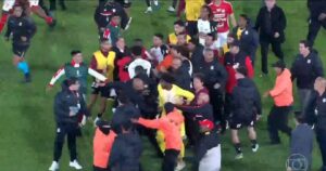 Comemoração de Hugo Souza vira estopim de confusão após empate do Corinthians na Libertadores; entenda