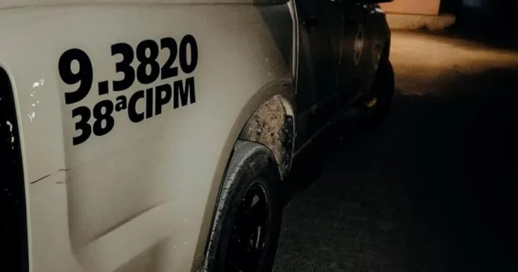 Adolescente de 15 anos é gravemente ferido após ser baleado por suspeitos em um carro