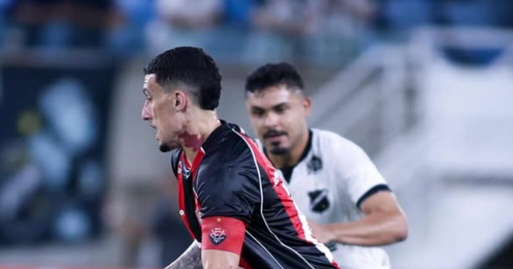 Baralhas sente dores na coxa e precisa ser substituído em Vitória x Santos