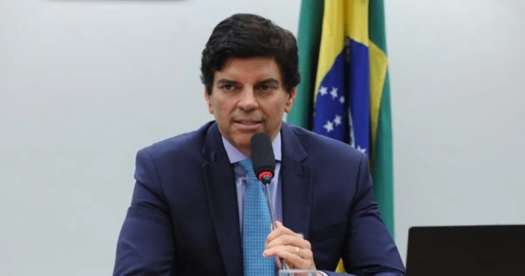 Câmara gasta R$ 1,3 milhão em 4 meses com viagens de deputados e Cajado aparece entre beneficiados com classe executiva