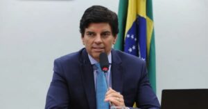 Câmara gasta R$ 1,3 milhão em 4 meses com viagens de deputados e Cajado aparece entre beneficiados com classe executiva