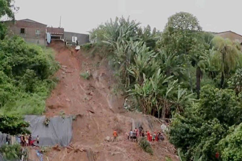 Chuvas deixam mais de 2.190 fora de casa em PE, com quatro mortes e 489 pessoas resgatadas
