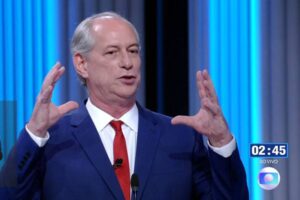 Ciro volta ao cenário estadual e mira governo do Ceará
