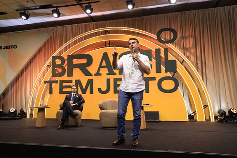 Crise do Master atinge palanques e provoca desgaste político para aliados de Flávio Bolsonaro