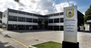 Dono de oficina é morto dentro de casa após invasão de condomínio em Feira de Santana