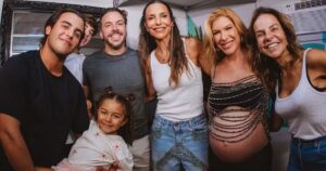 Encontro de Ivete Sangalo, Lore Improta, Liz e Marcelo nos bastidores de show de Léo Santana encanta web