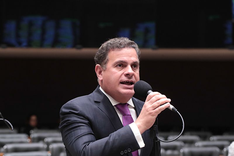 'Eu já retirei essa assinatura dessa PEC. Foi um erro técnico do meu gabinete em Brasília', diz João Bacelar sobre escala 6x1