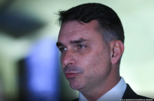 Flávio Bolsonaro fala pela primeira vez sobre declaração de Zema e envia mensagem a Caiado