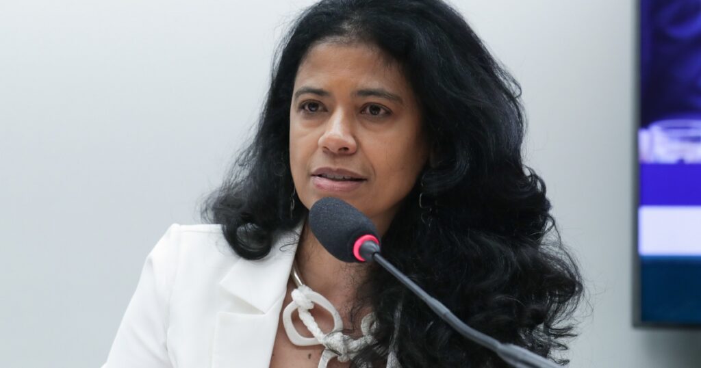 Funcionária denuncia suposto suborno para confirmar vírus na Bahia; Presidente da ANPC confirma áudio, mas nega acusações