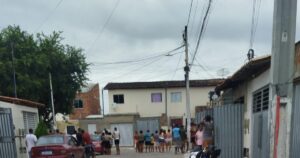 Homem de 34 anos morre a tiros e jovem de 18 anos fica ferida em ataque no Conjunto Habitacional Vila Jequié