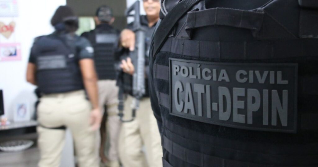 Homem é preso por tráfico de drogas próximo à delegacia em Belmonte