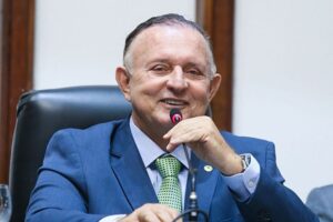 Indicação de Adolfo Menezes para o TCM é aprovada por unanimidade em comissão da Assembleia