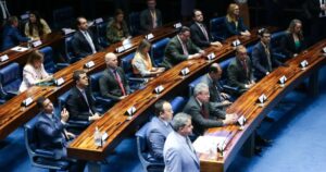 Leo Prates apresenta relatório sobre proposta que prevê fim da escala 6x1 nesta segunda