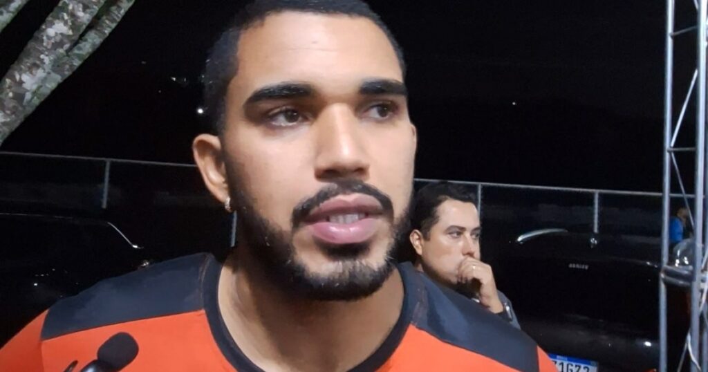 Lucas Arcanjo destaca solidez defensiva do Vitória no Barradão: “Estamos nos entrosando”
