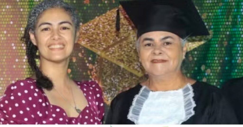 Mãe volta a estudar após 40 anos e é aprovada na UFRB com incentivo de filha