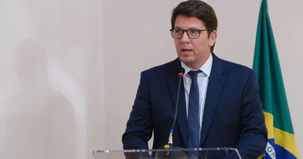 Mário Frias recua e admite dinheiro de Vorcaro em filme sobre Bolsonaro