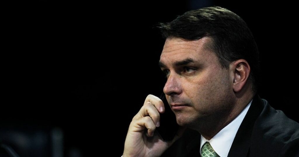 Novo marqueteiro assume pré-campanha de Flávio com missão de “recuperar a confiança” no candidato
