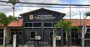 PM apreende arma de fogo durante reforço de policiamento no Espaço do São João, em Santo Antônio de Jesus