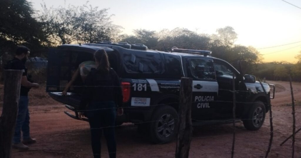 Polícia prende casal por abuso contra adolescente na Lapa; padrasto teria cometido crime com conivência de mãe