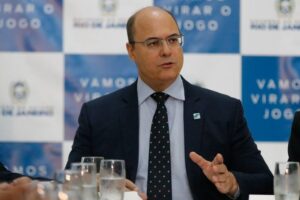 Presidente do DC diz que vetou filiação de ex-governador do Rio porque partido 'já tem doido demais'