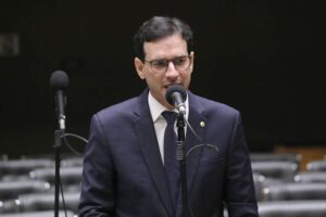 Relator da PEC 6x1 defende que quem receber acima de R$ 16 mil não tenha limite de jornada de trabalho