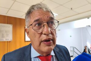 Rosemberg projeta votação de Adolfo Menezes ao TCM e anuncia envio de abono para professores à Assembleia