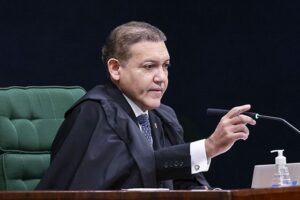 Ala do TSE busca 'meio termo' para decisão de Nunes Marques que censurou pesquisa eleitoral