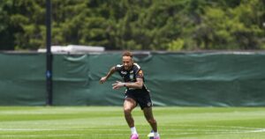 Ancelotti indica retorno de Neymar contra a Escócia e vê Raphinha virar dúvida na Seleção