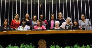 Candidaturas femininas crescem, mas número de eleitas continua baixo