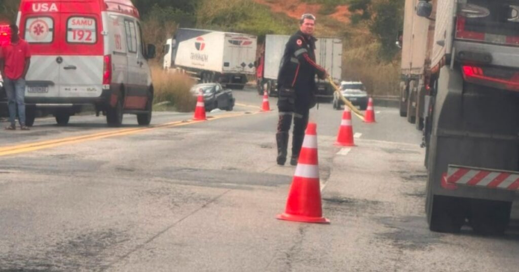 Cobrador de ônibus morre em grave acidente na BR-116, na Serra do Mutum