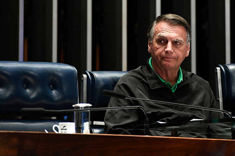 Defesa de Bolsonaro admite ao STF pedido de conserto de arma e nega elo com fim de domiciliar