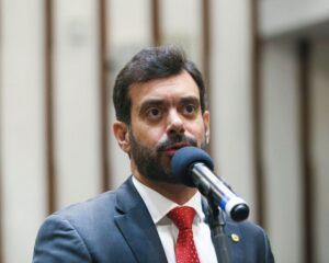 Durante feriadão, líder da oposição lembra que Jerônimo ainda não cumpriu promessa de comprar novos ferry-boats