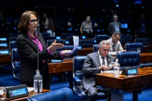 Em 2 minutos, Senado aprova projeto que dificulta aborto legal para menores de 14 anos
