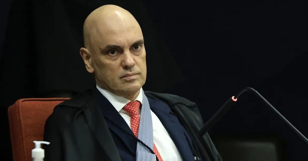 Flávio Bolsonaro pede ao STF que declare Moraes suspeito para julgar Vorcaro e caso Master