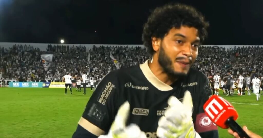 Goleiro do Jacuipense desabafa após eliminação na Série D e cobra conclusão das obras do Valfredão: "Isso é um absurdo!"