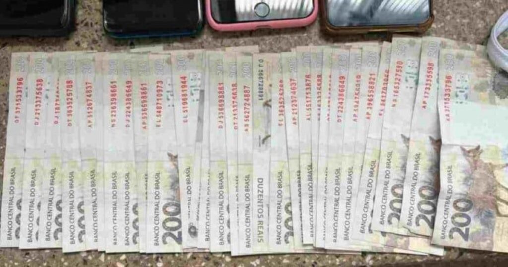 Grupo é detido por suspeita de usar cédulas falsas em comércio de Conceição da Feira