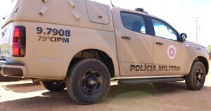 Homem ataca policial militar com estilingue durante perseguição em Poções