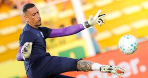 Lesão grave de Léo Vieira pode levar Bahia a renovar contrato; entenda cenário jurídico