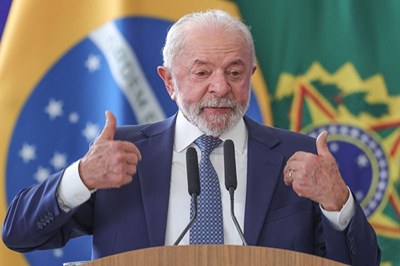 Lula evita falar de Jaques Wagner, mas faz sinal positivo ao ser questionado se ele segue líder do governo