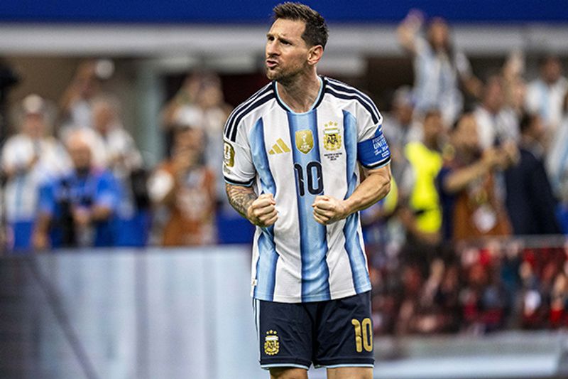 Messi marca 2 gols, torna-se o maior goleador da história das Copas e classifica a Argentina