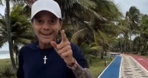 Netinho finaliza nova sessão de quimioterapia e fala sobre efeitos colaterais: "Dessa vez meu cabelo não caiu"