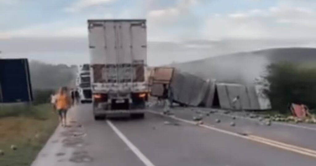 Número de mortos em acidente na BR-116 sobe para 16 após atualização da PRF
